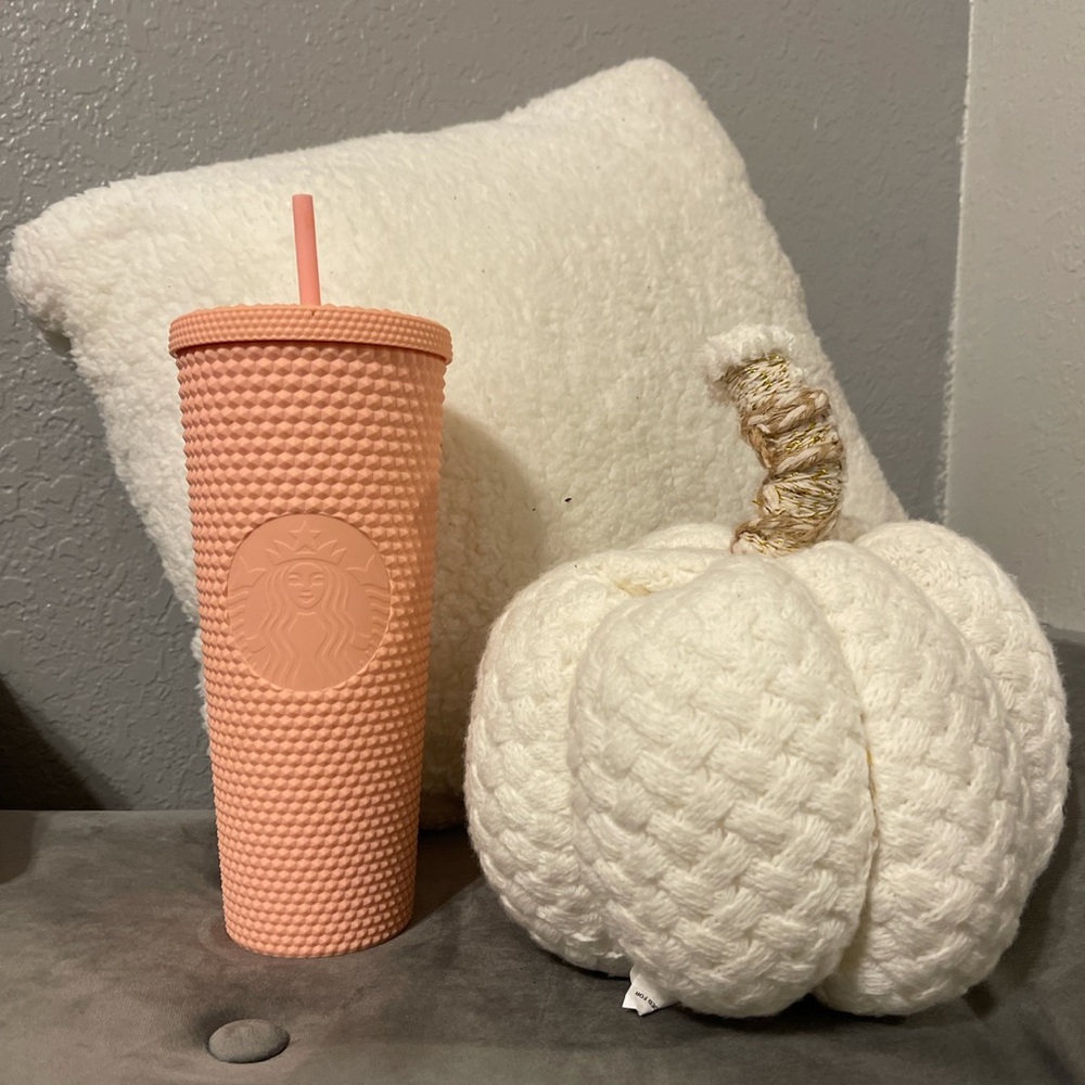 Matte pink studded tumbler